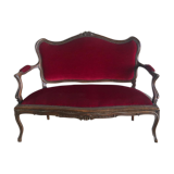 Canapé style Louis XV garni de velours rouge