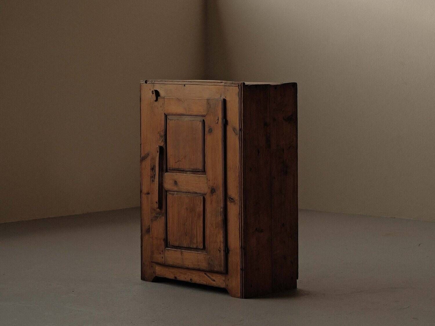 Alpine furniture in solid larch – Folk art – Savoy, 19th century