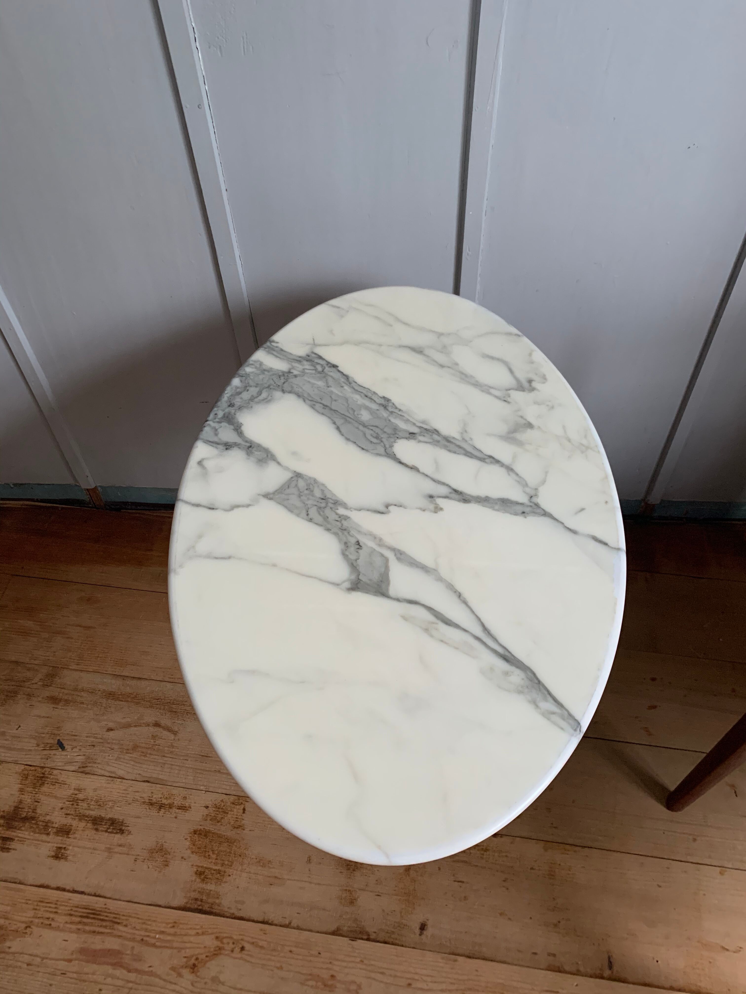 Eero Saarinen marble side table for Knoll International 1970s