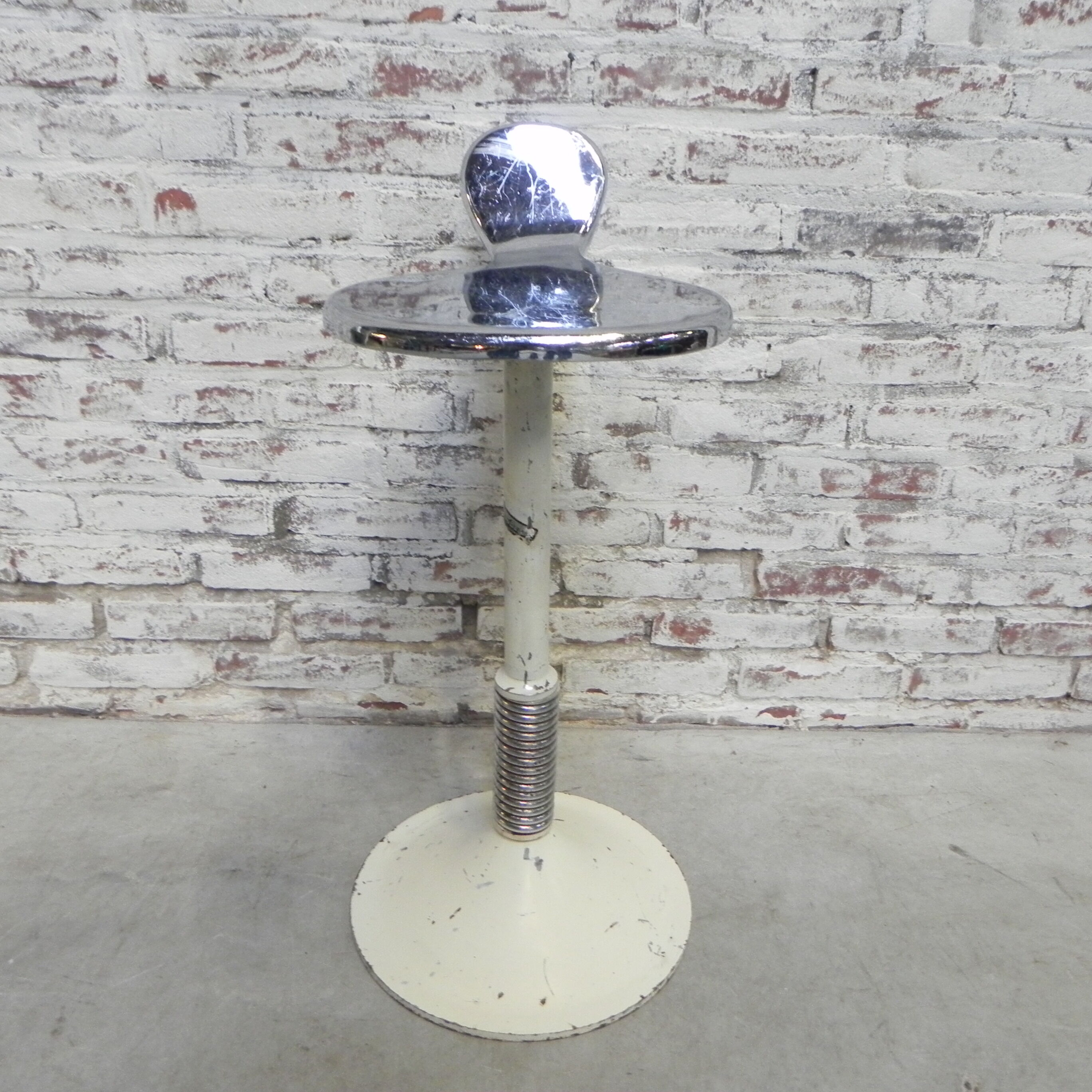 Industrial dental stool, Manubelge