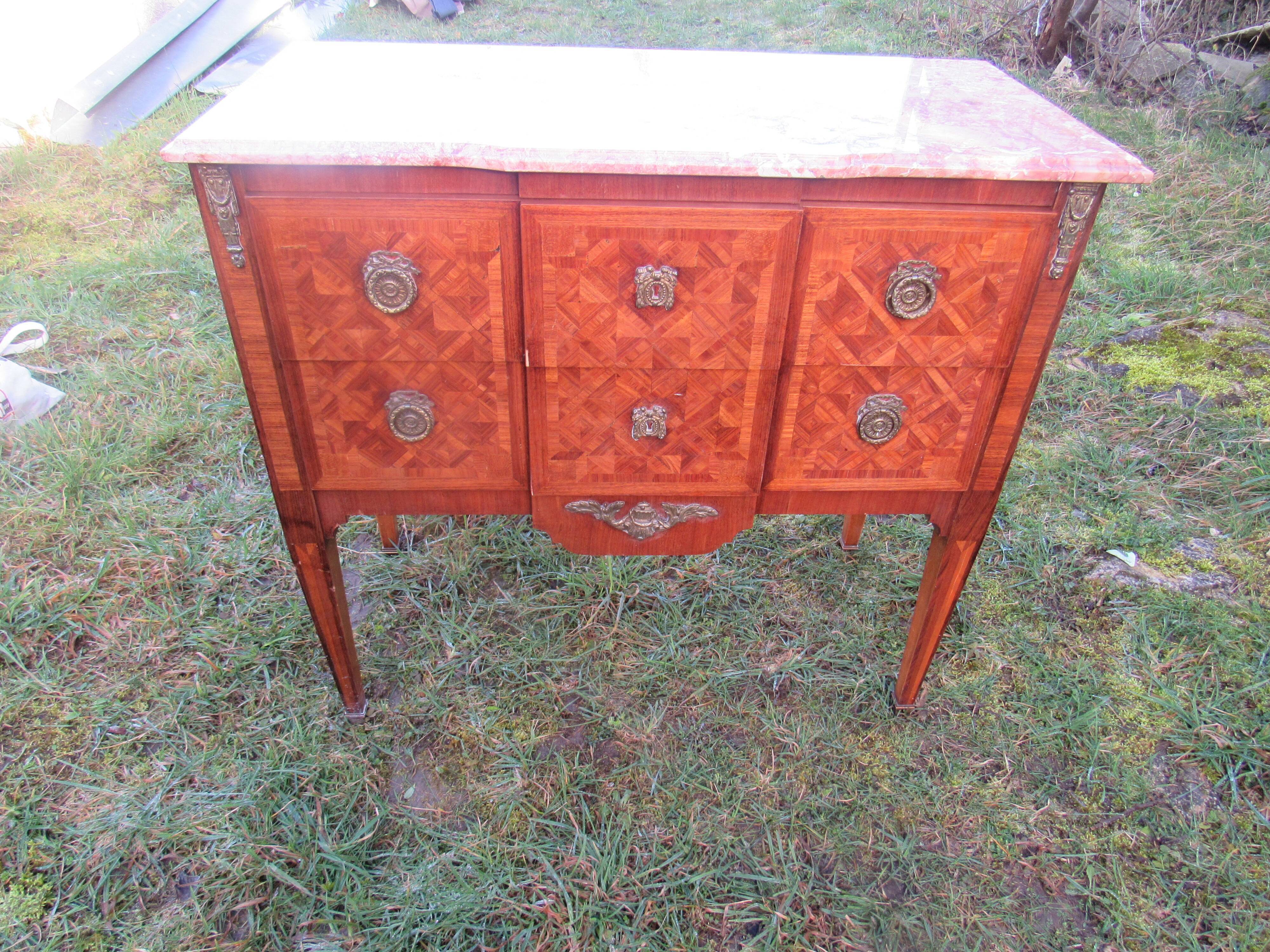 Chest of drawers