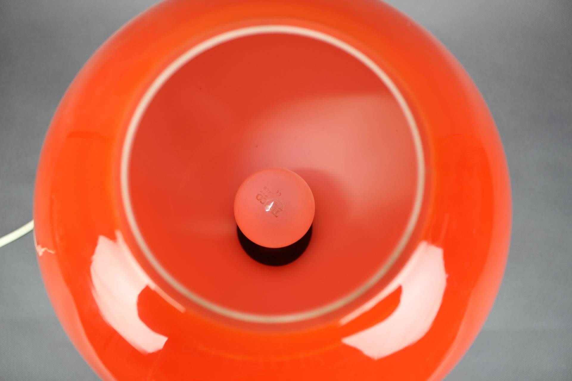 Lampe de table champignon en verre opalin orange tchèque des années 1970