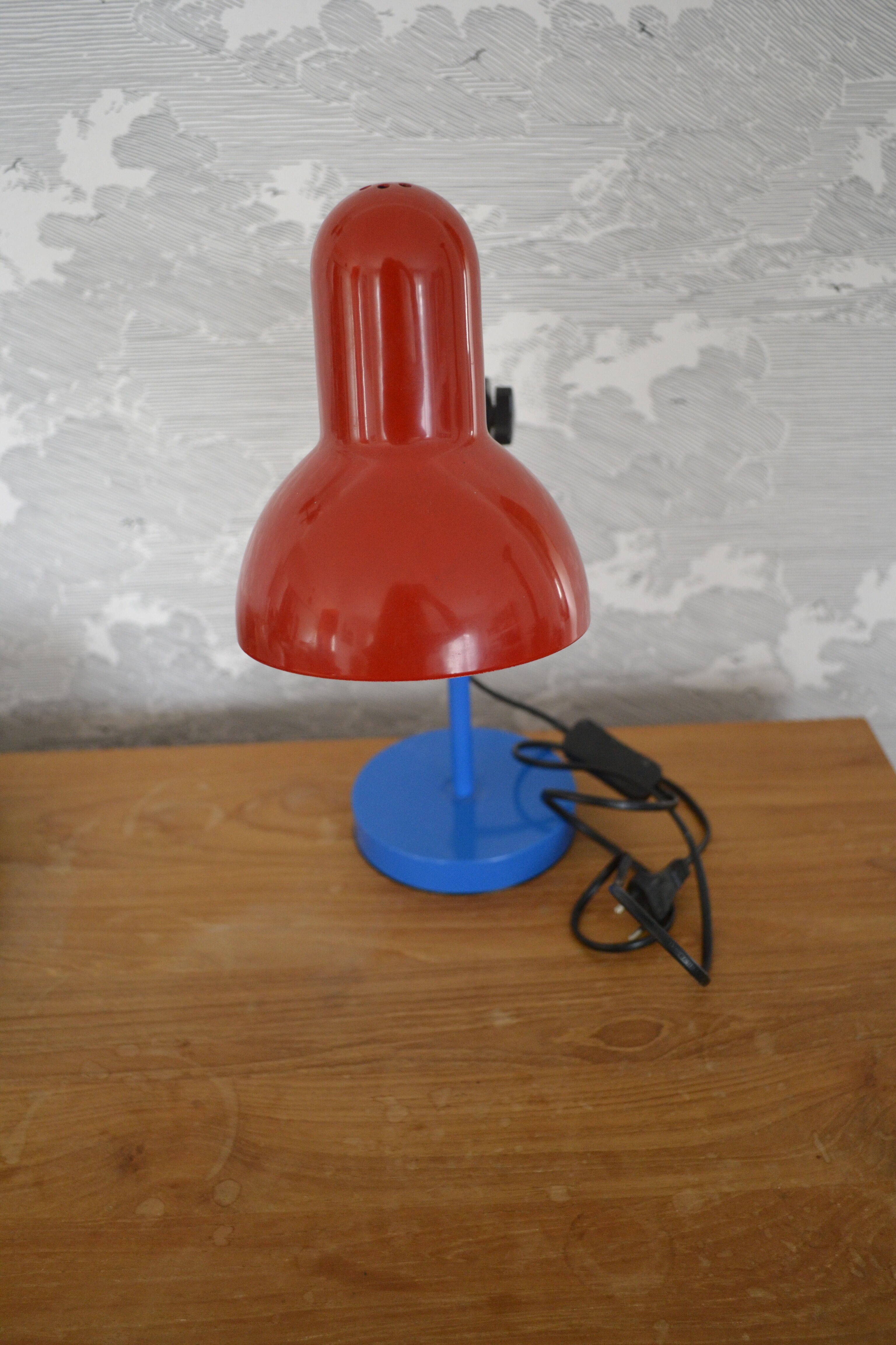 Multicolored articulated metal lamp