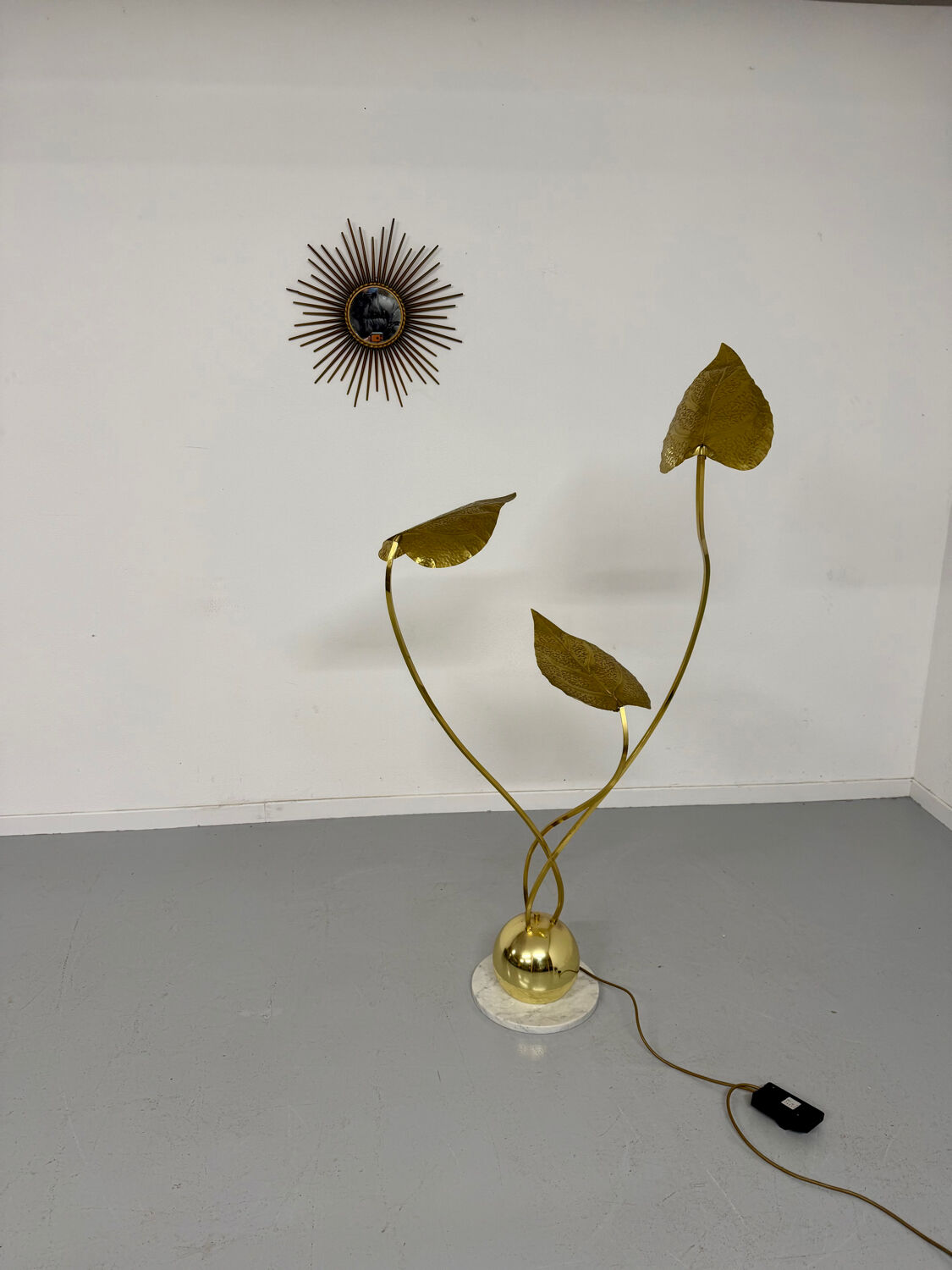 Rhubarb leaf floor lamp brass design Tomaso Barbi Italy an70