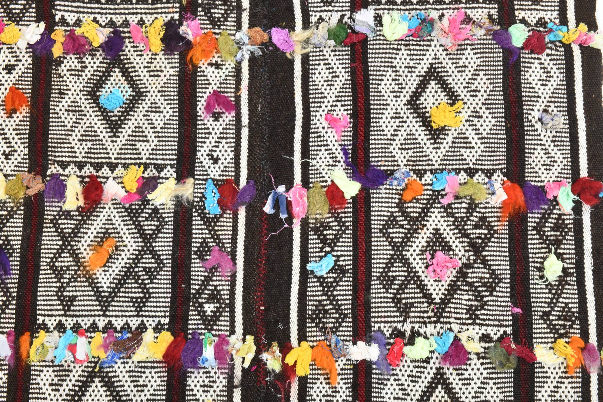 Tapis kilim turc blanc et noir