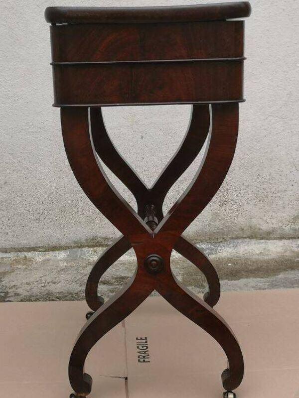 PETITE COIFFEUSE DE DAME EN ACAJOU STYLE RESTAURATION DU XIXème SIÈCLE