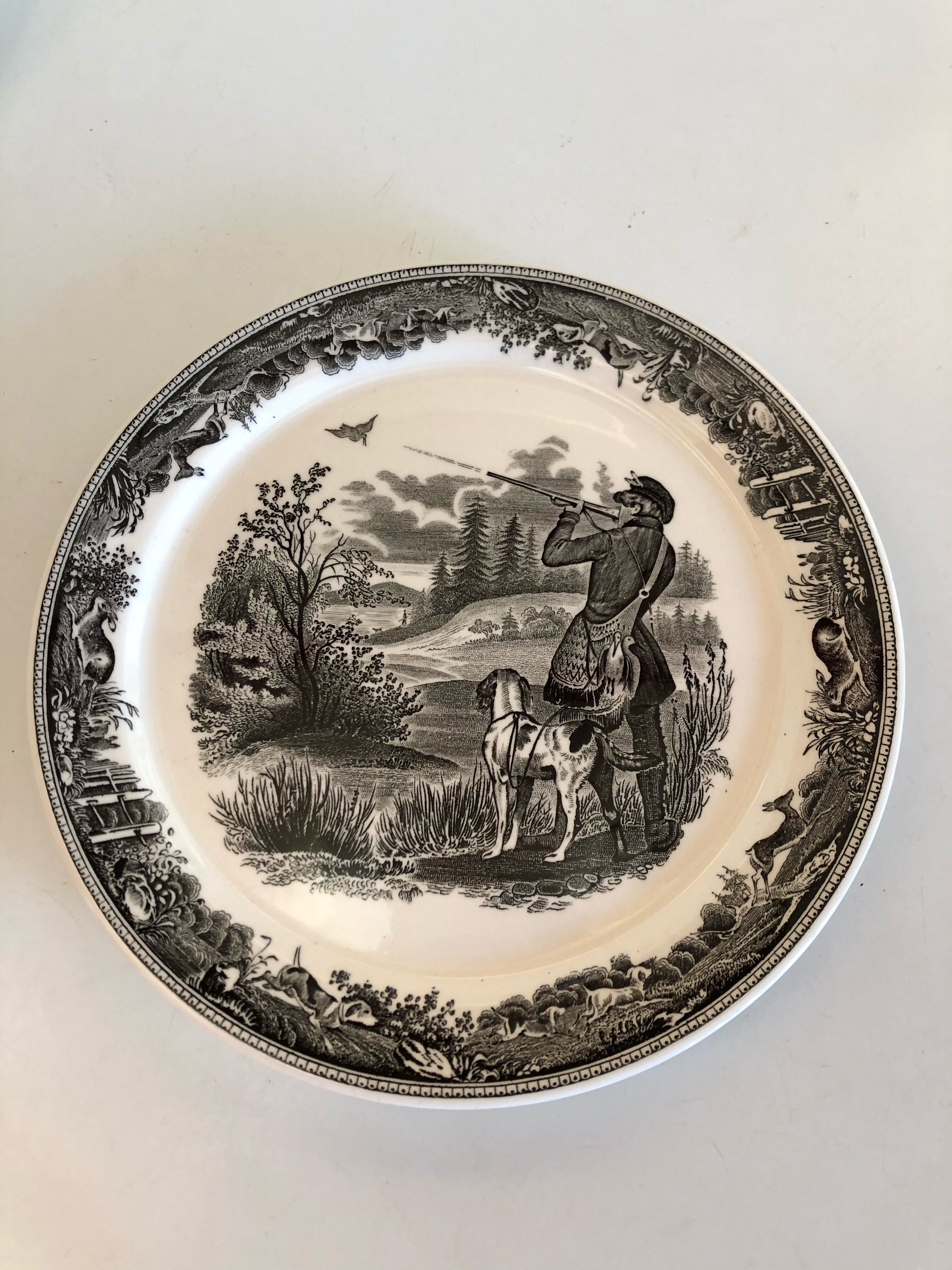 Set of 4 dessert plates from Villeroy - Boch Collection Artemis, theme "Hunting, the shooter"