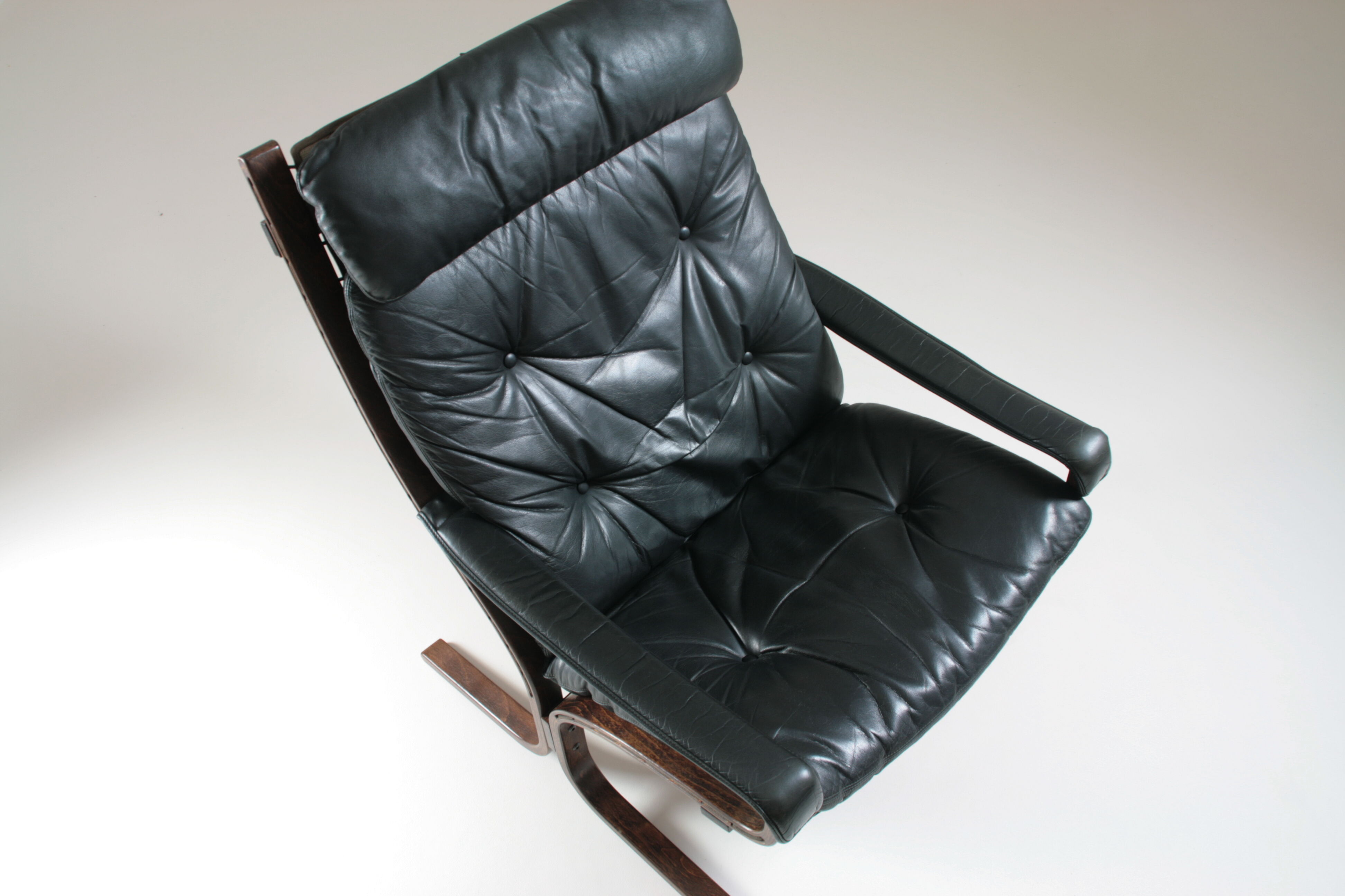 Vintage leather Siesta armchair with armrests by Ingmar Relling, Norway 1970