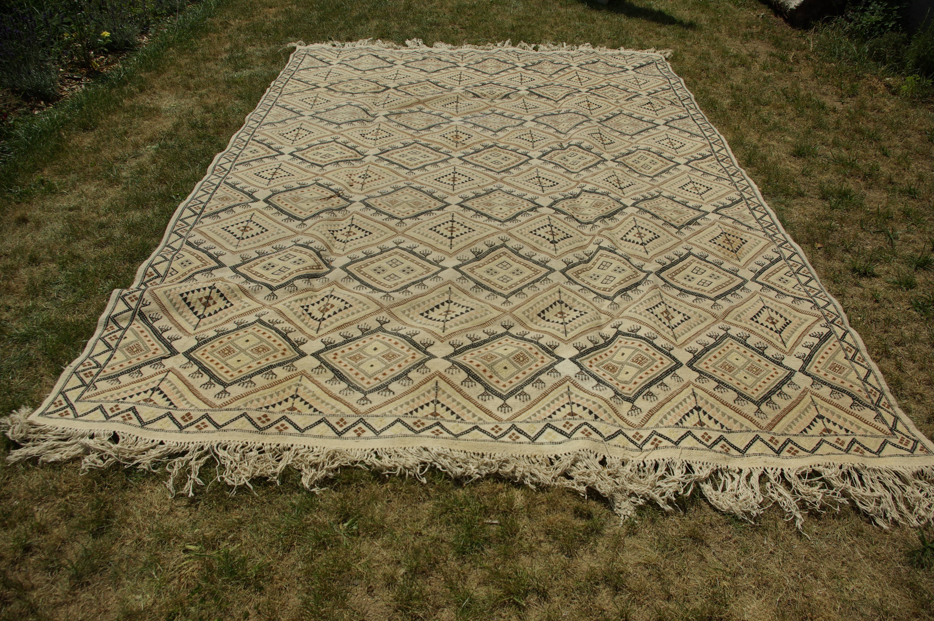 Tunisian carpet 335 cm x 225 cm