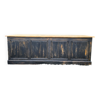 Large store counter
