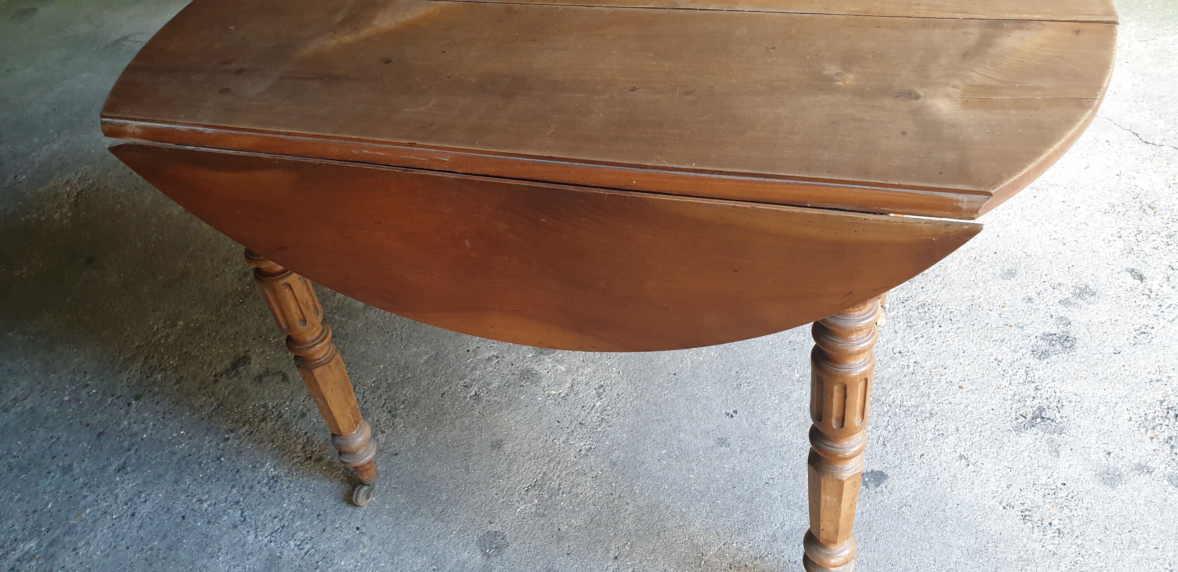 Table louis Philippe  merisier massif