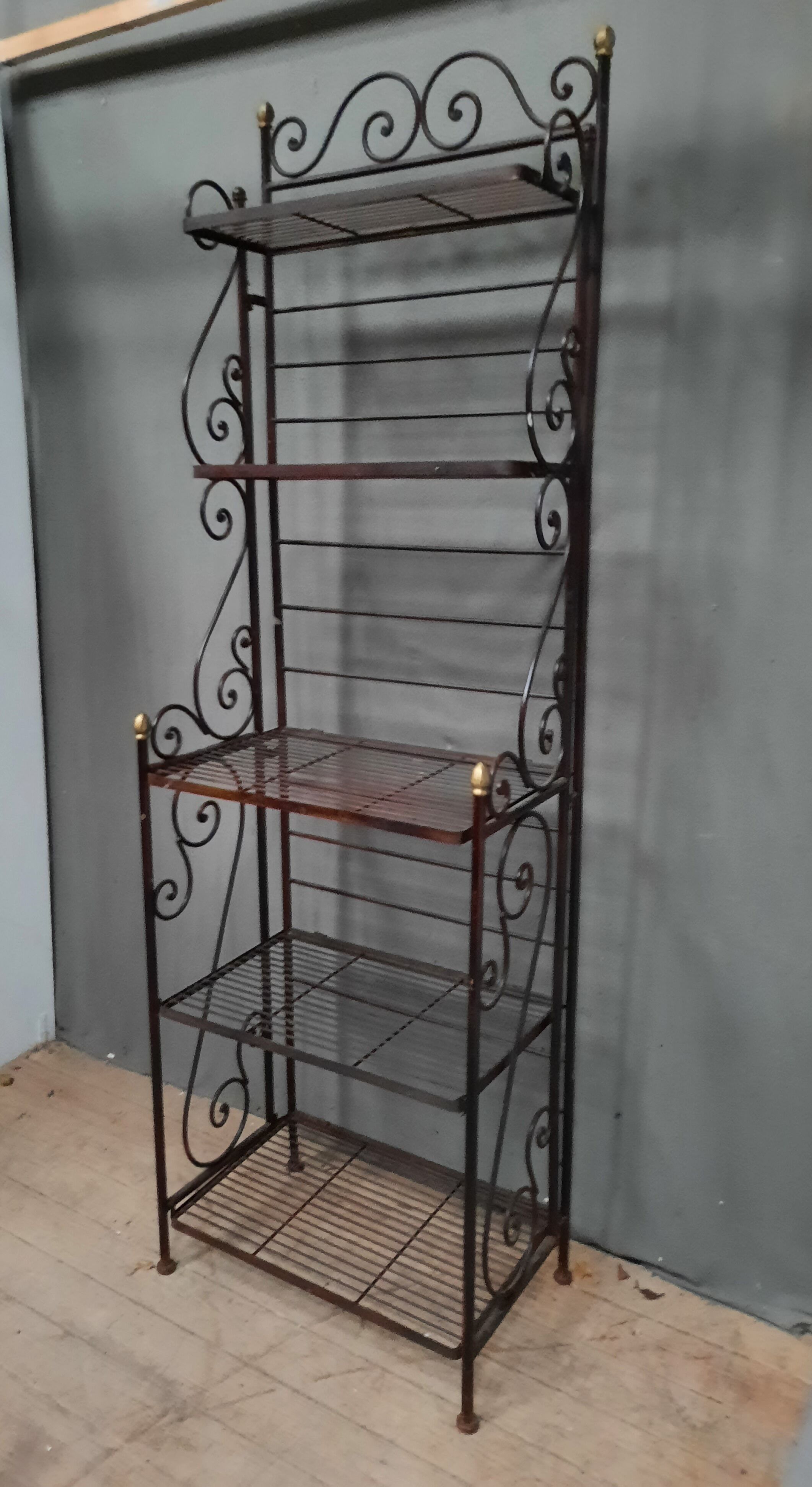 Metal floor baker style