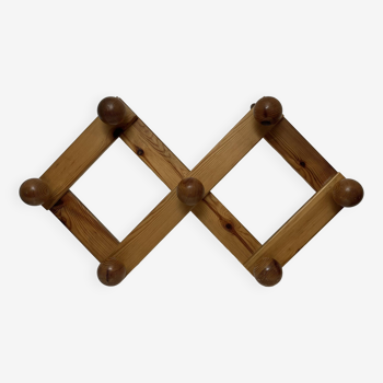 Cloakroom Wall-mounted pine coat rack with 7 vintage Scandinavian hooks