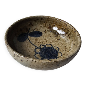 Ceramic bowl emptier with floral motif by suzanne dauliach