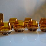 Set of 8 amber glasses & vintage rattan 1970