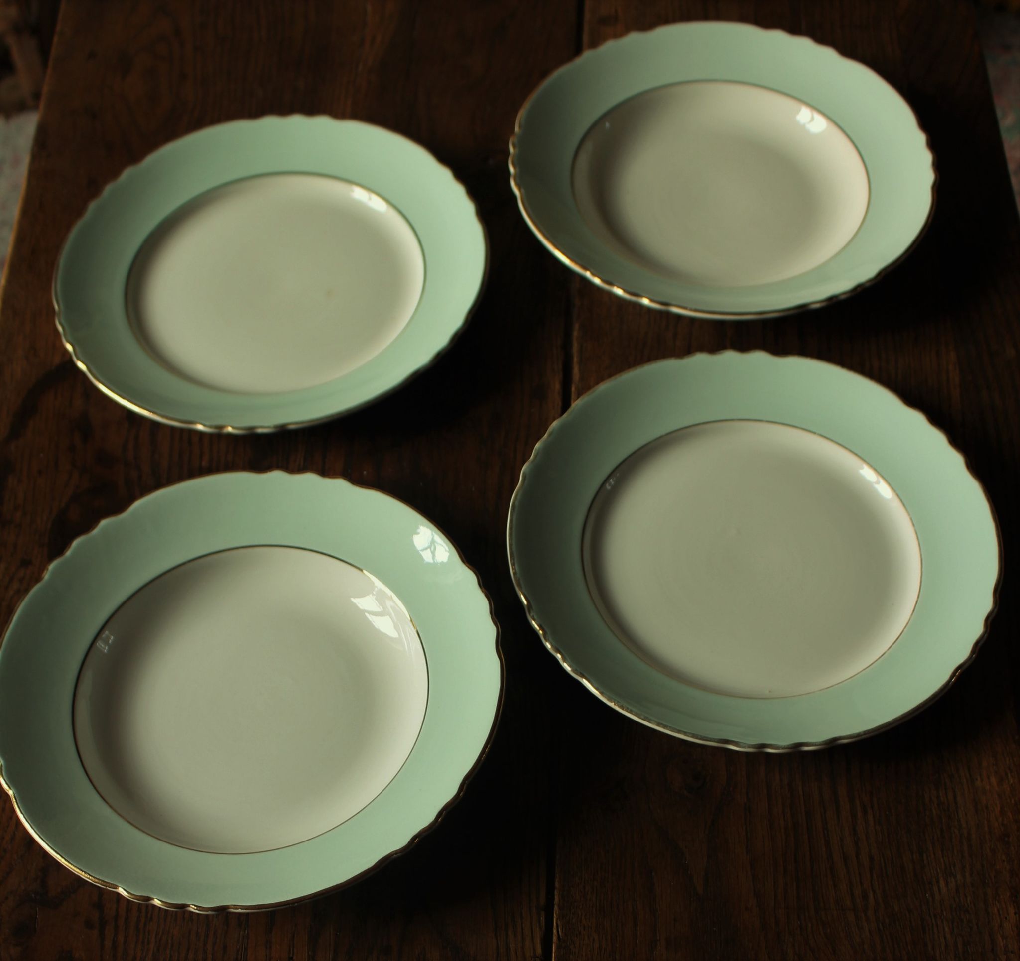 Lot 2 hollow plates and 2 green gilding plates Moulin des Loups