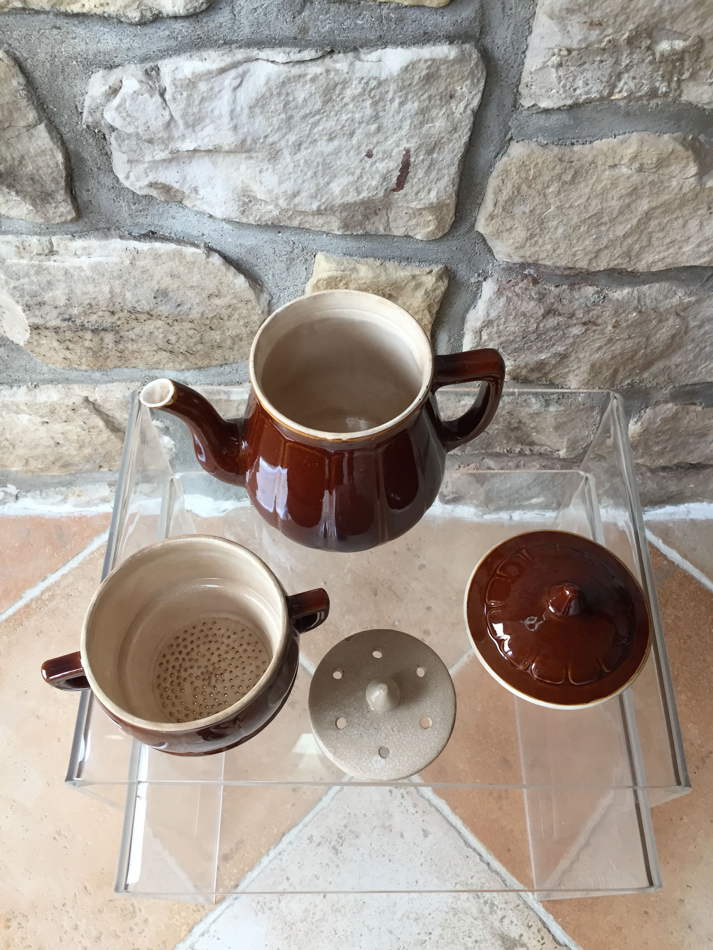 Cafetiere en porcelaine marron vintage