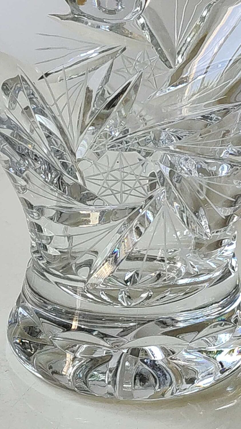 Decorative basket/fruit basket in Beyer cut crystal. Starry/leafy motifs