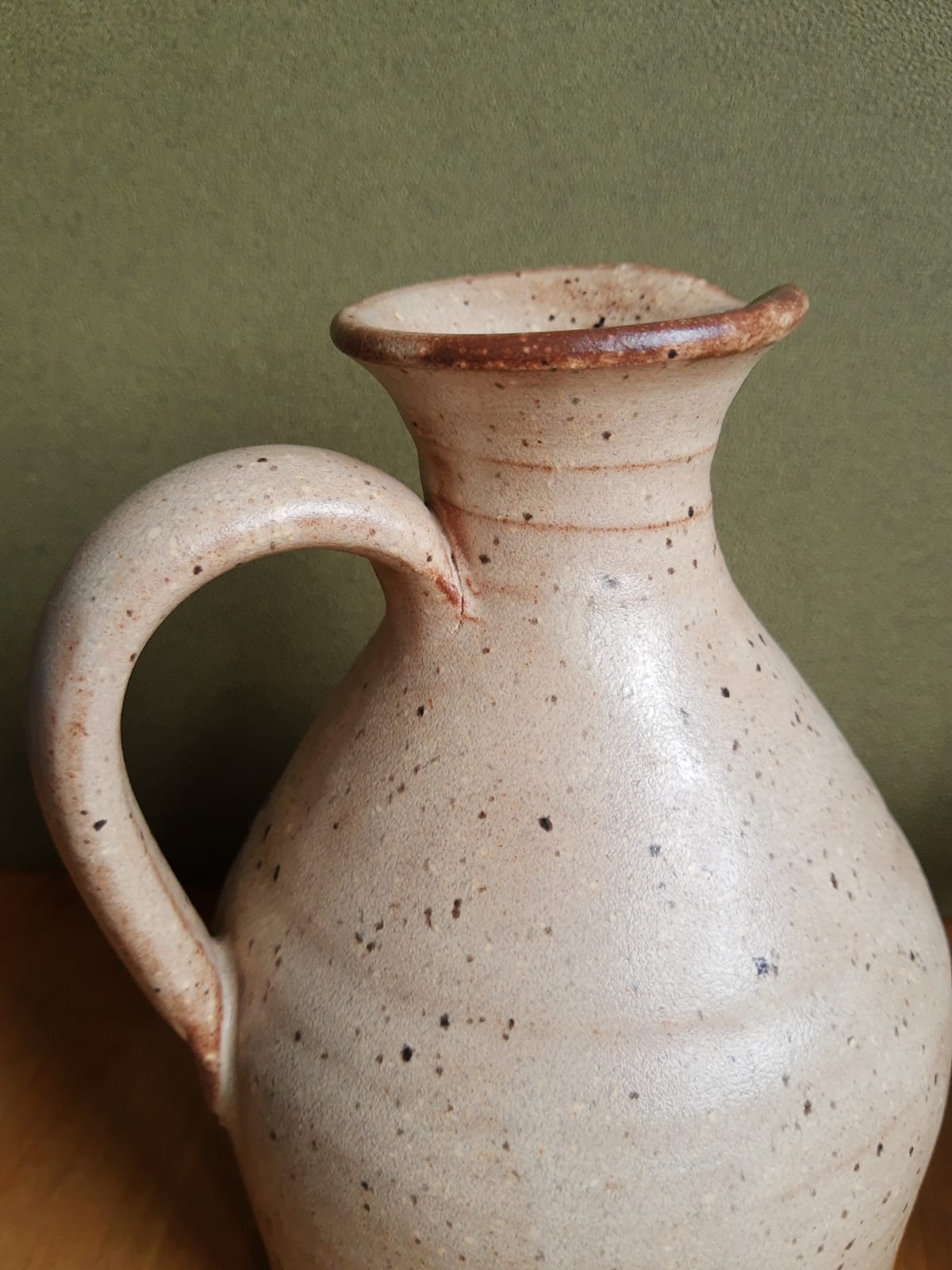 Vallauris pitcher in vintage sandstone