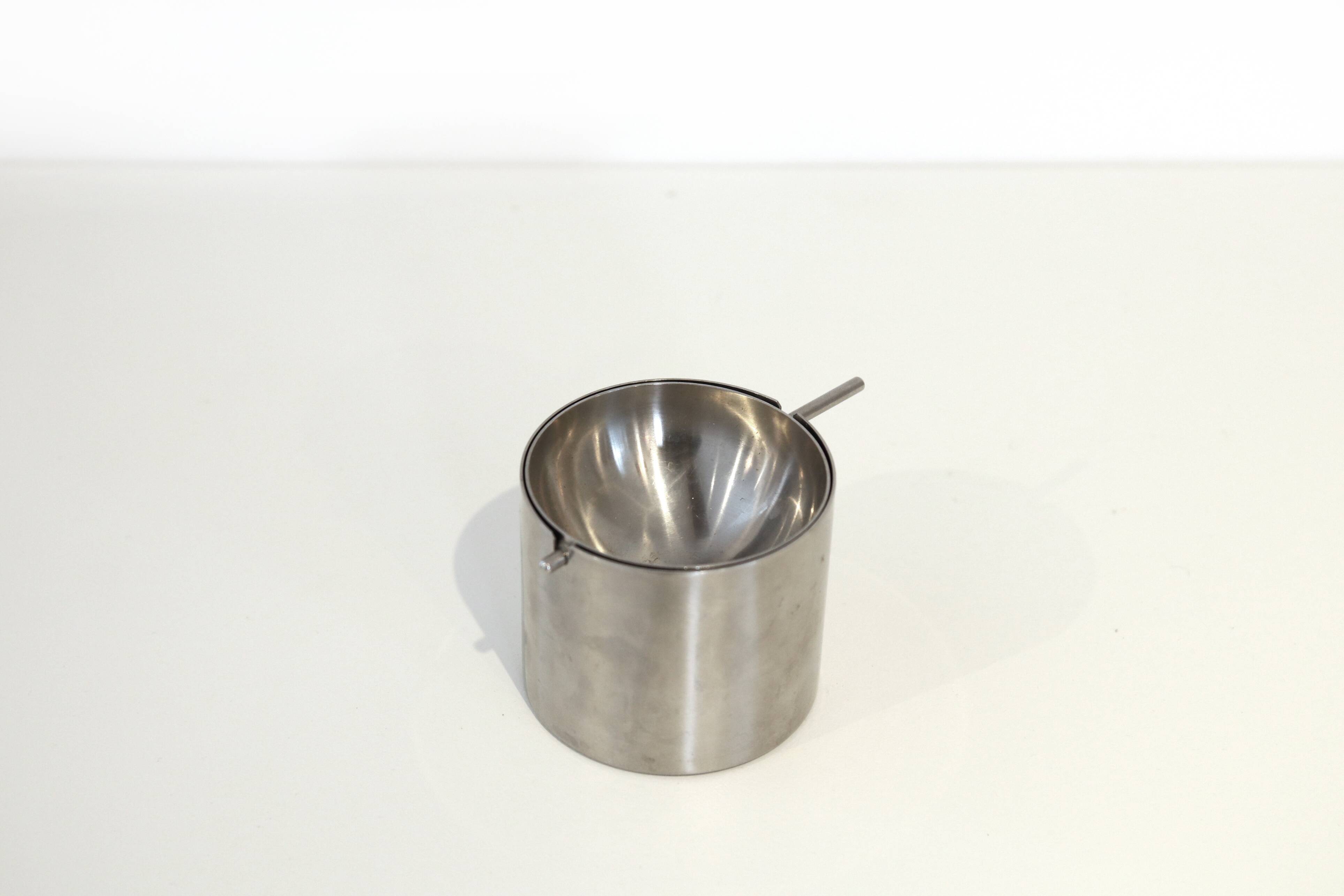 Cendrier en acier inoxydable Stelton Cylinda par Arne Jacobsen