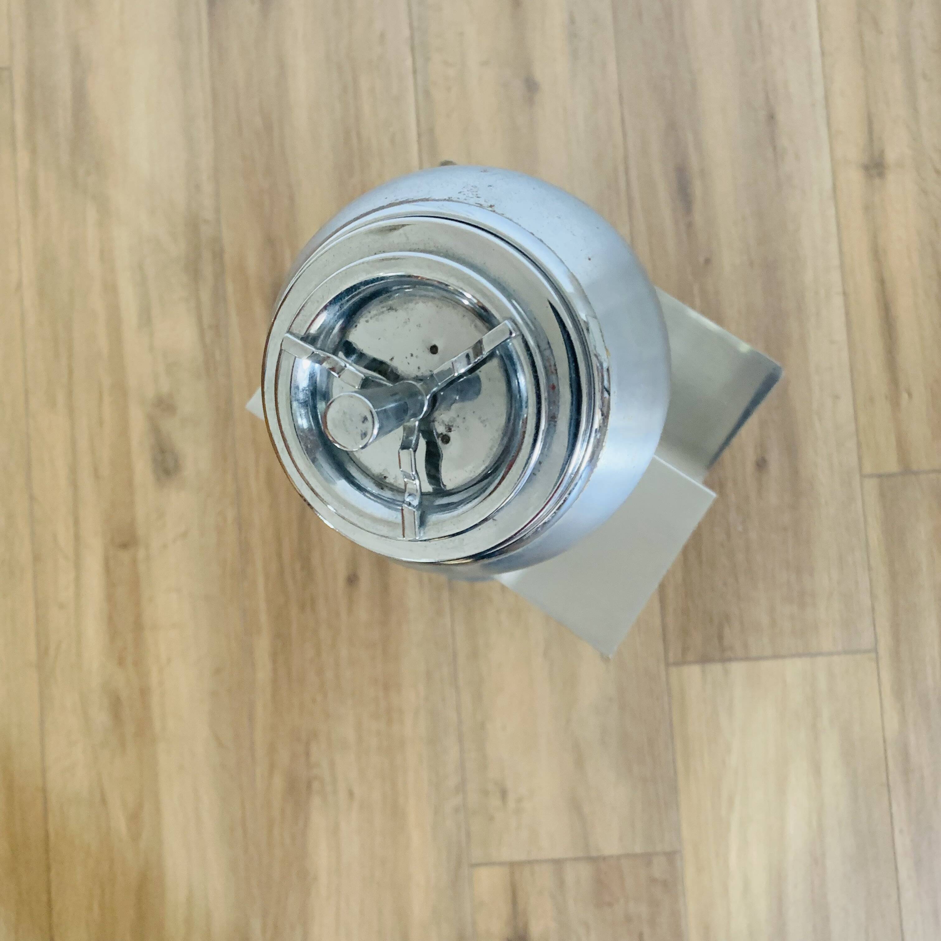 Space age soveno ashtray