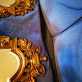 Paire de miroirs en bronze ciselé et doré formant appliques