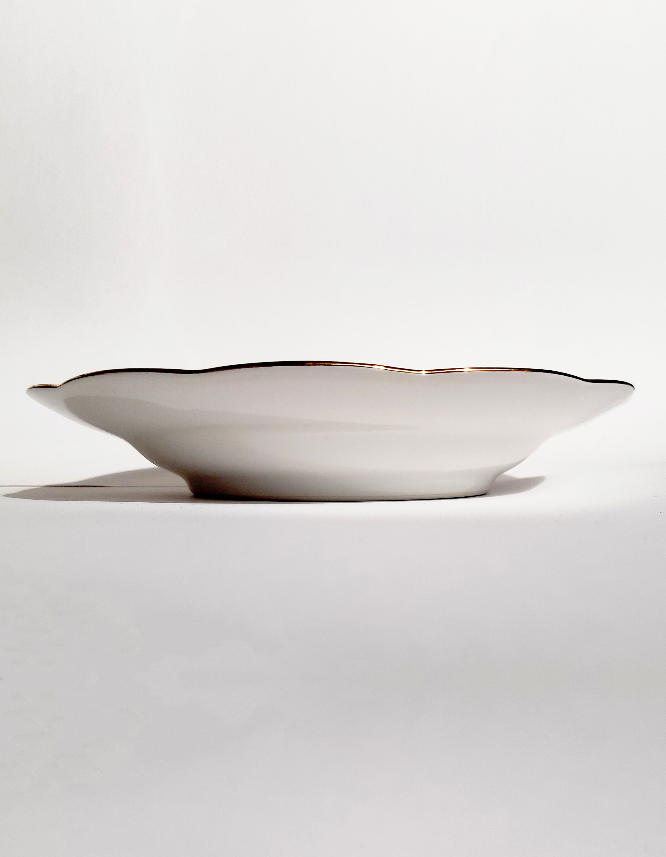 Service of 17 hollow porcelain assietes S.F.P. Société Française de Porcelaine