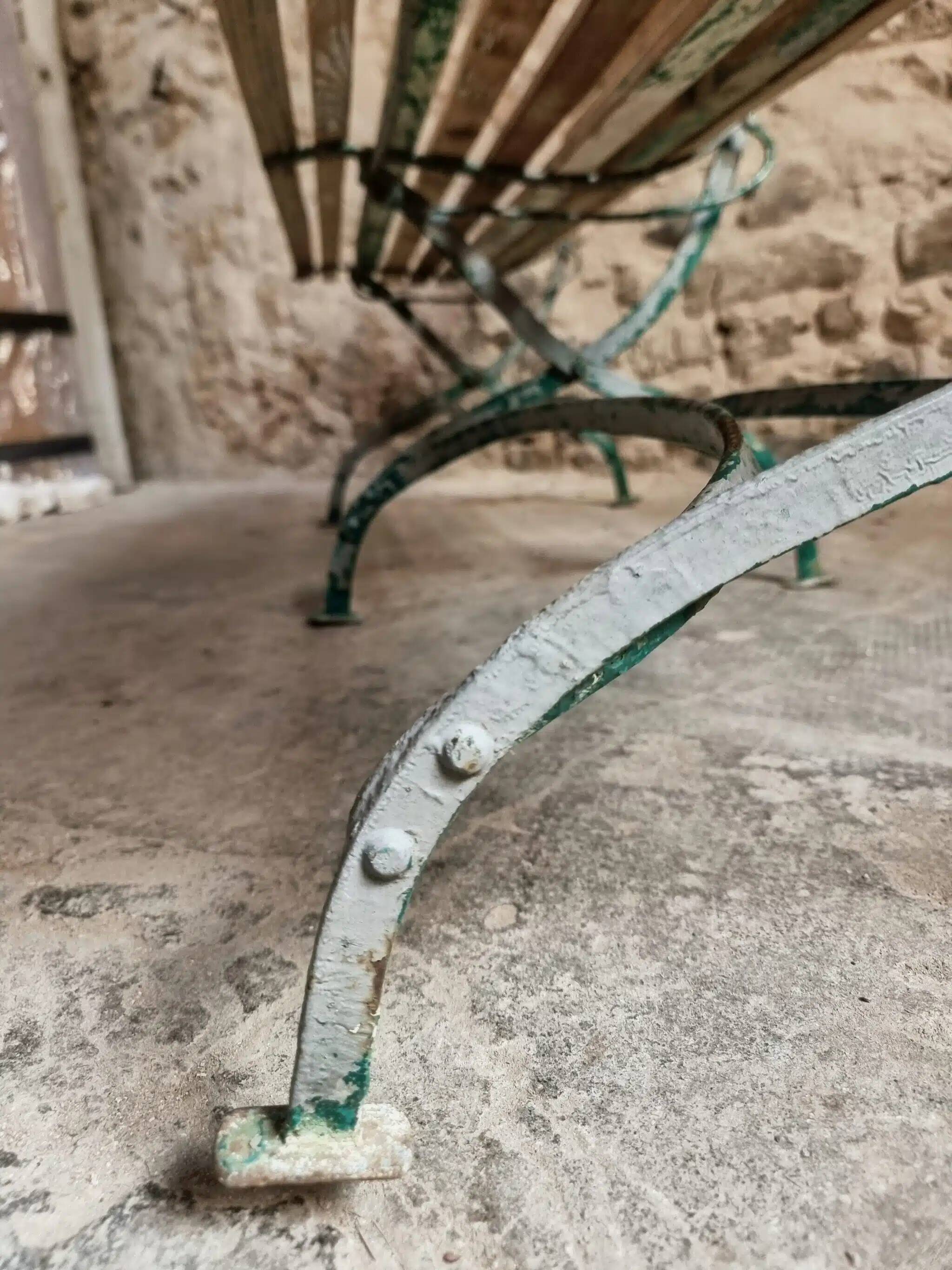 Banc de jardin pliant français ancien, pin et cadre en fer riveté