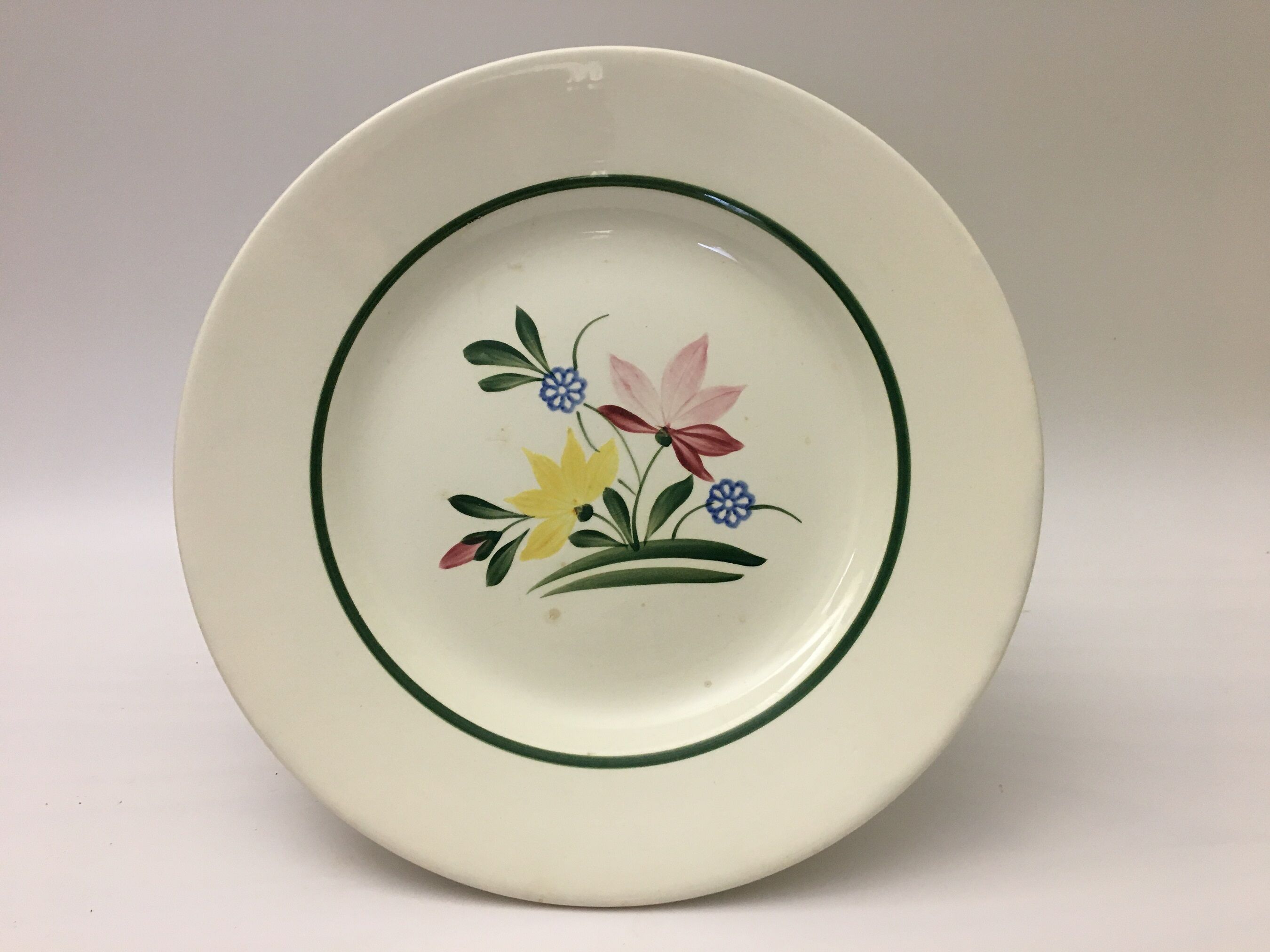 Round serving dish stamped "digoin sarreguemines" douglas model