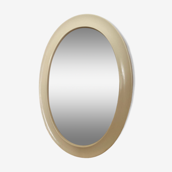 Oval cream plastic mirror