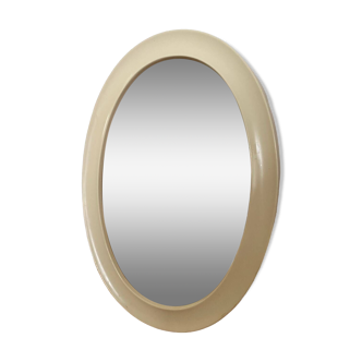 Oval cream plastic mirror