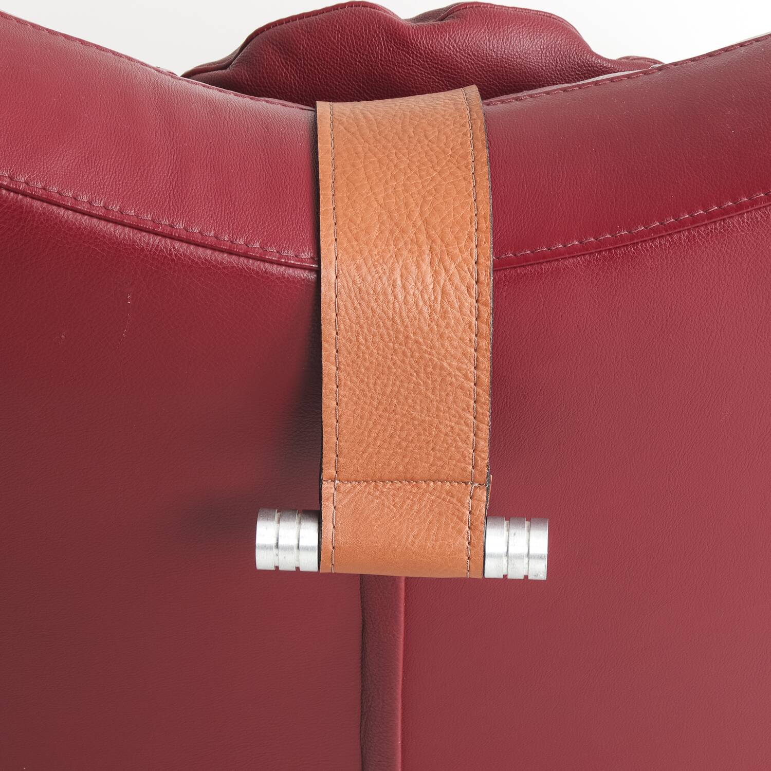 Italian leather chaise longue by Contempo