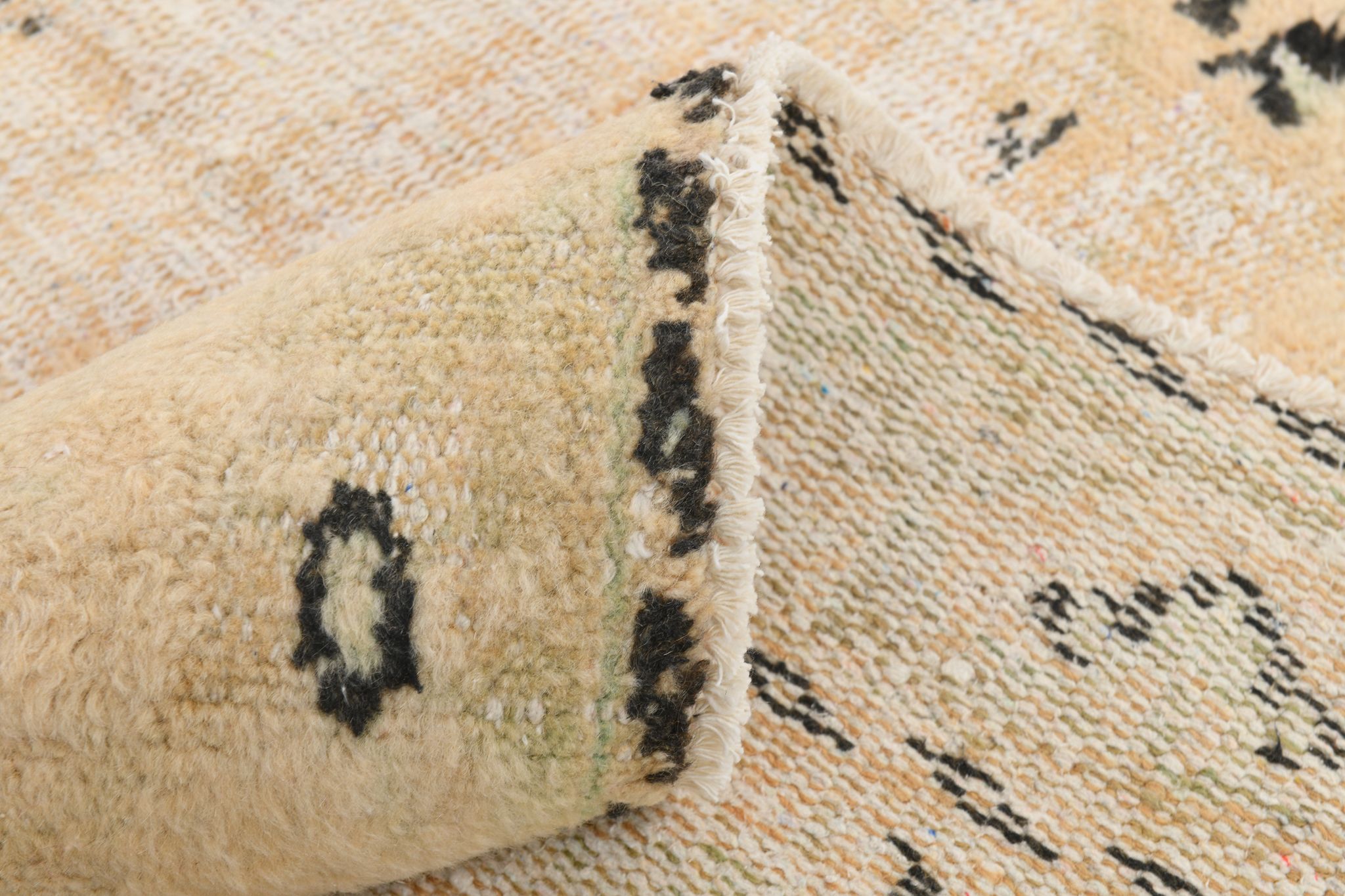 5x8 beige tones wool classic vintage rug 253x166cm