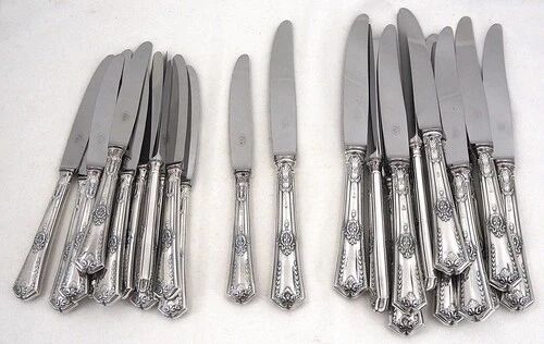 Sfam Sans Gêne, Empire, 24 knives: 12 table knives + 12 dessert, cheese knives.
