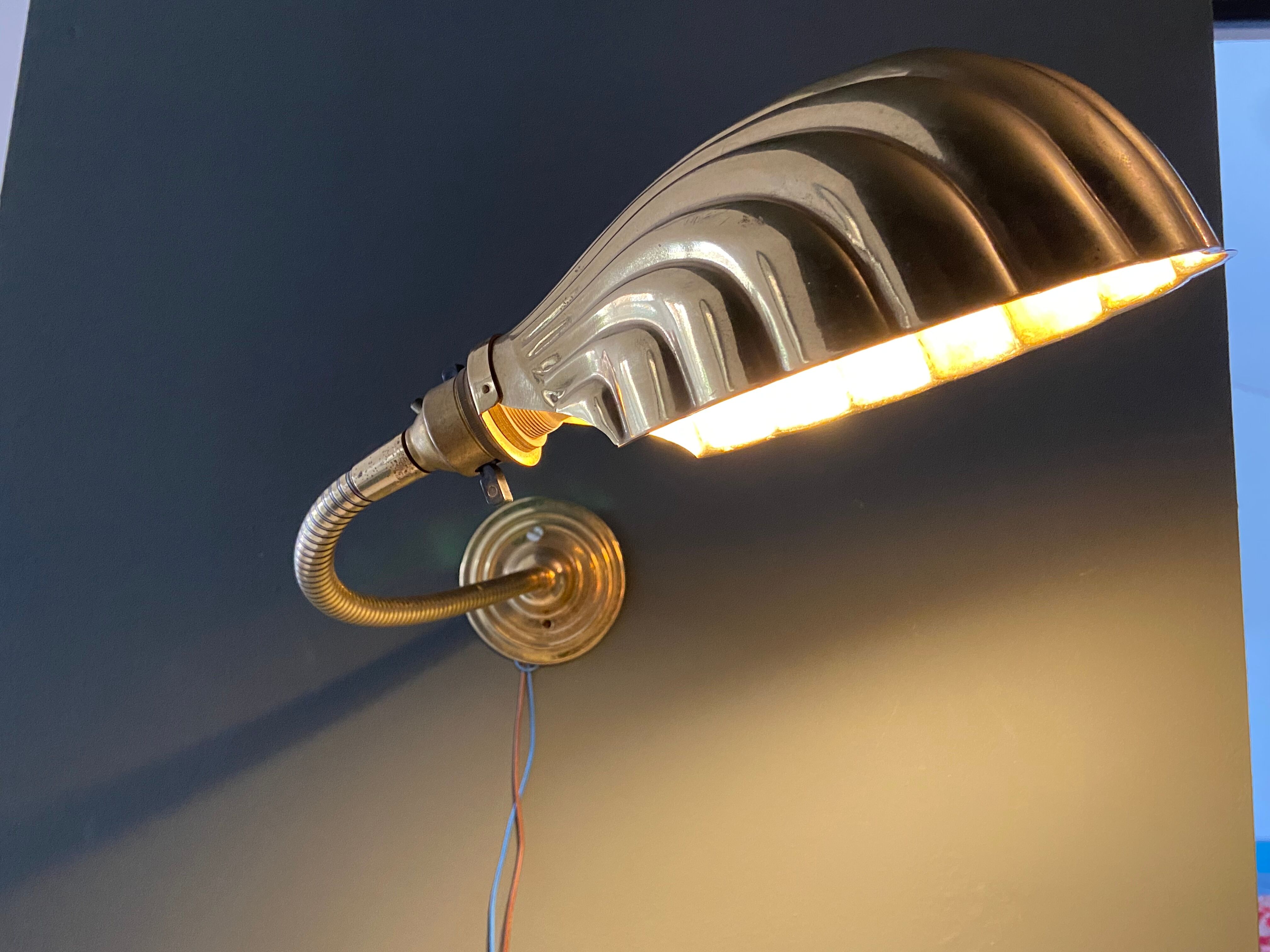 Brass "shell" wall lamp, Arts Nouveaux