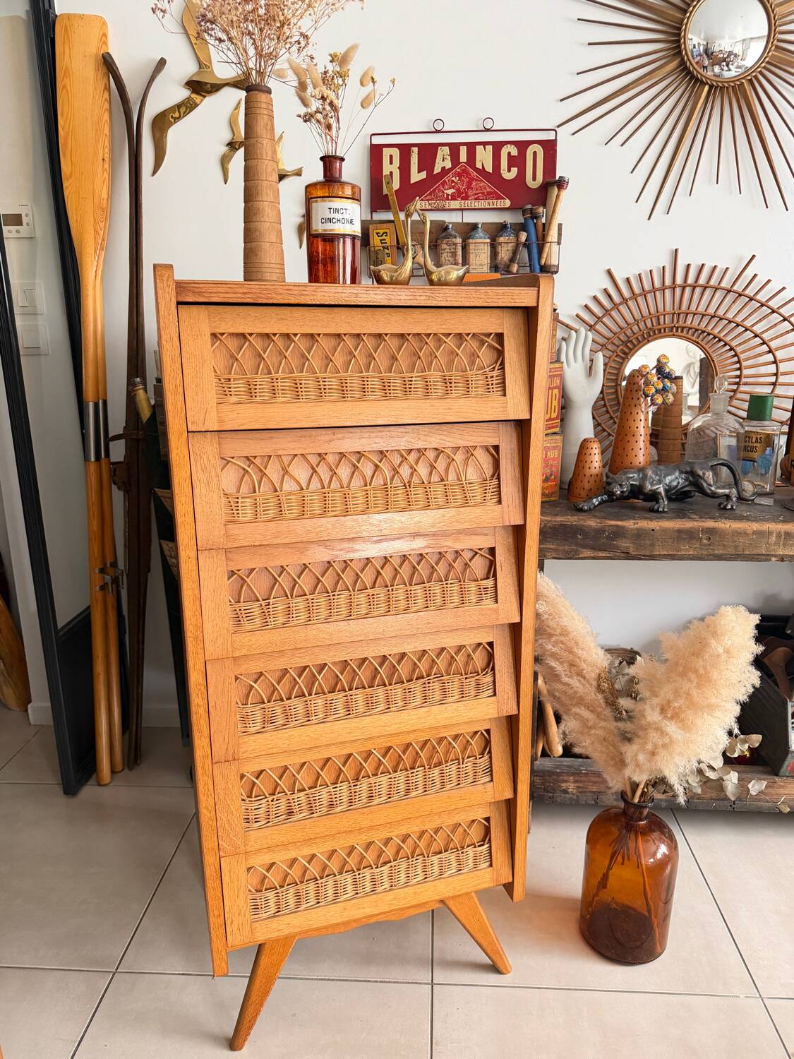 Vintage 1960s chest of drawers / chiffonnier with tapered legs and rattan.