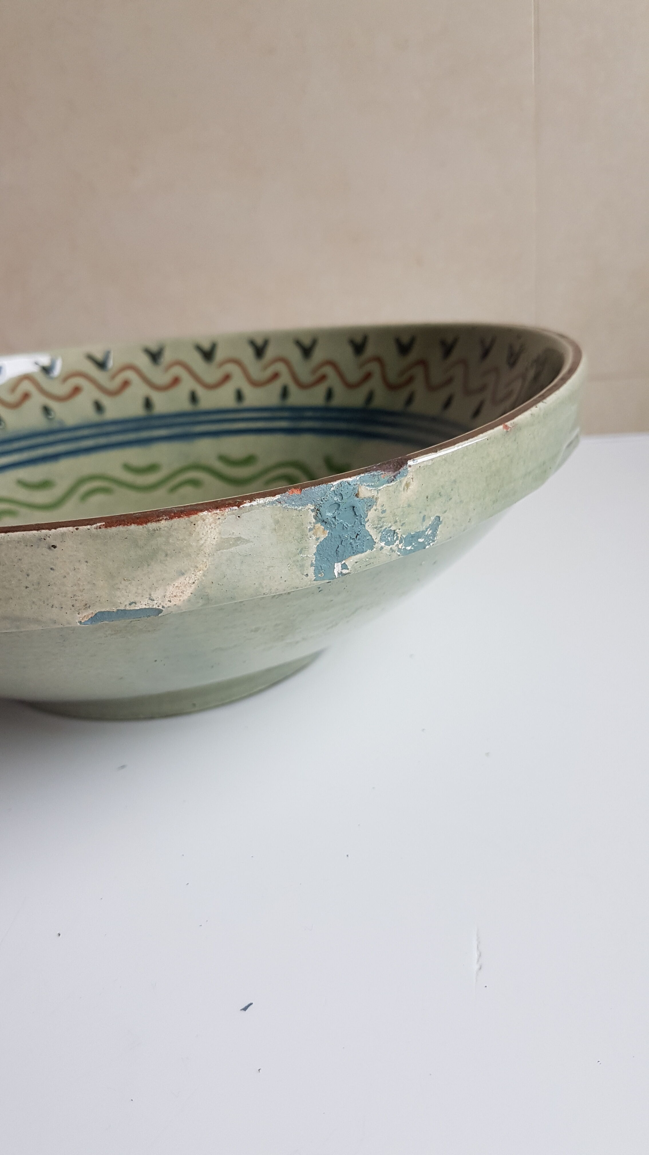 Former artisanal emailed dish