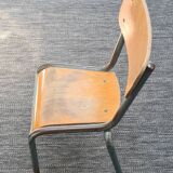 Chaise en bois d'écolier