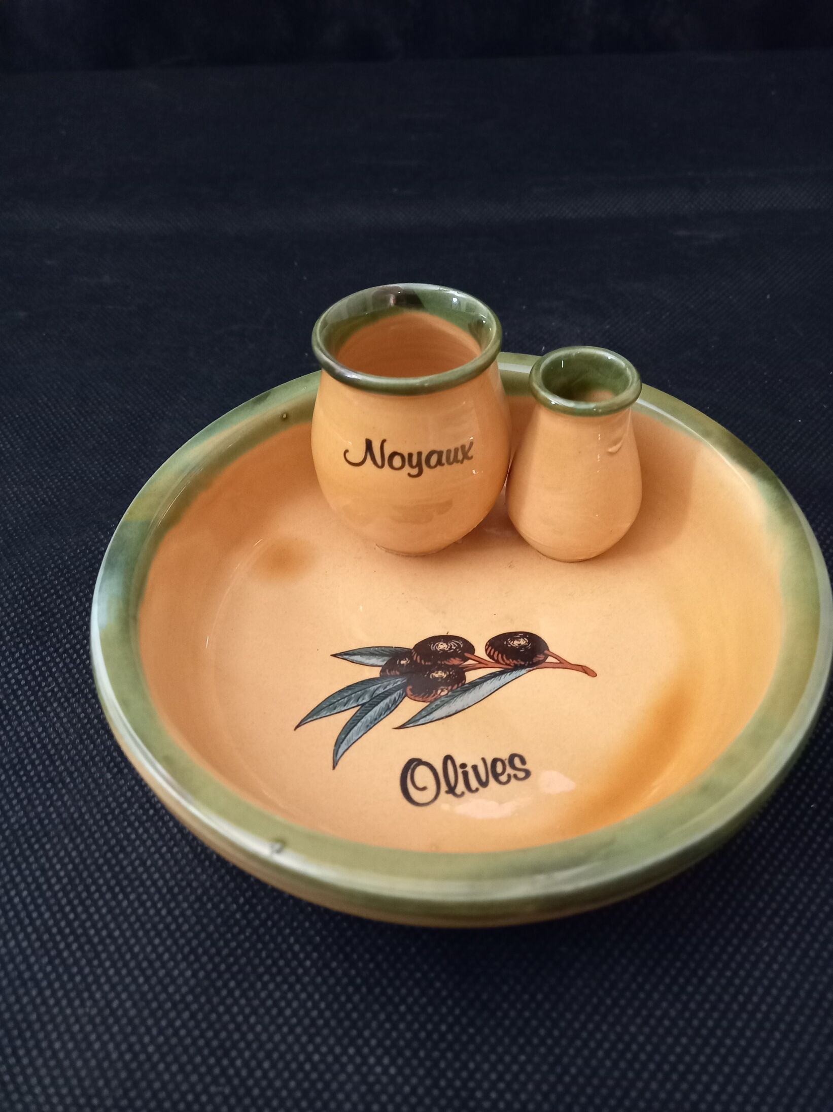 Provençal olive plate for aperitif