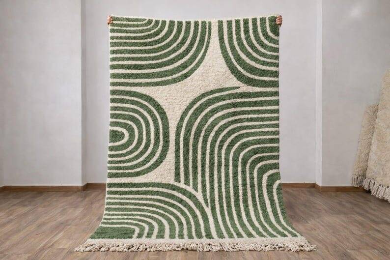 Traditional green and white natural wool rug size 150/250 cm