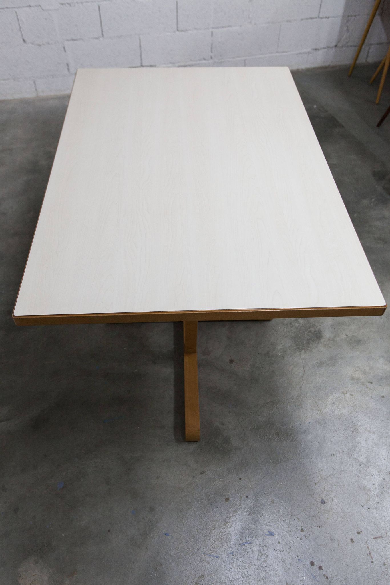 Rare set de 6 tables Baumann 1990, 80x120 et demi lune 120cm