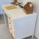 Bureau ancien Art Déco blanc bois massif boutons boules métal vintage