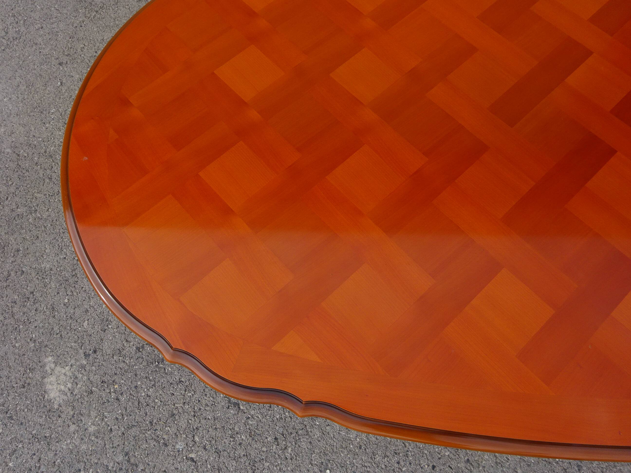 Table ovale avec rallonges, style Louis XV