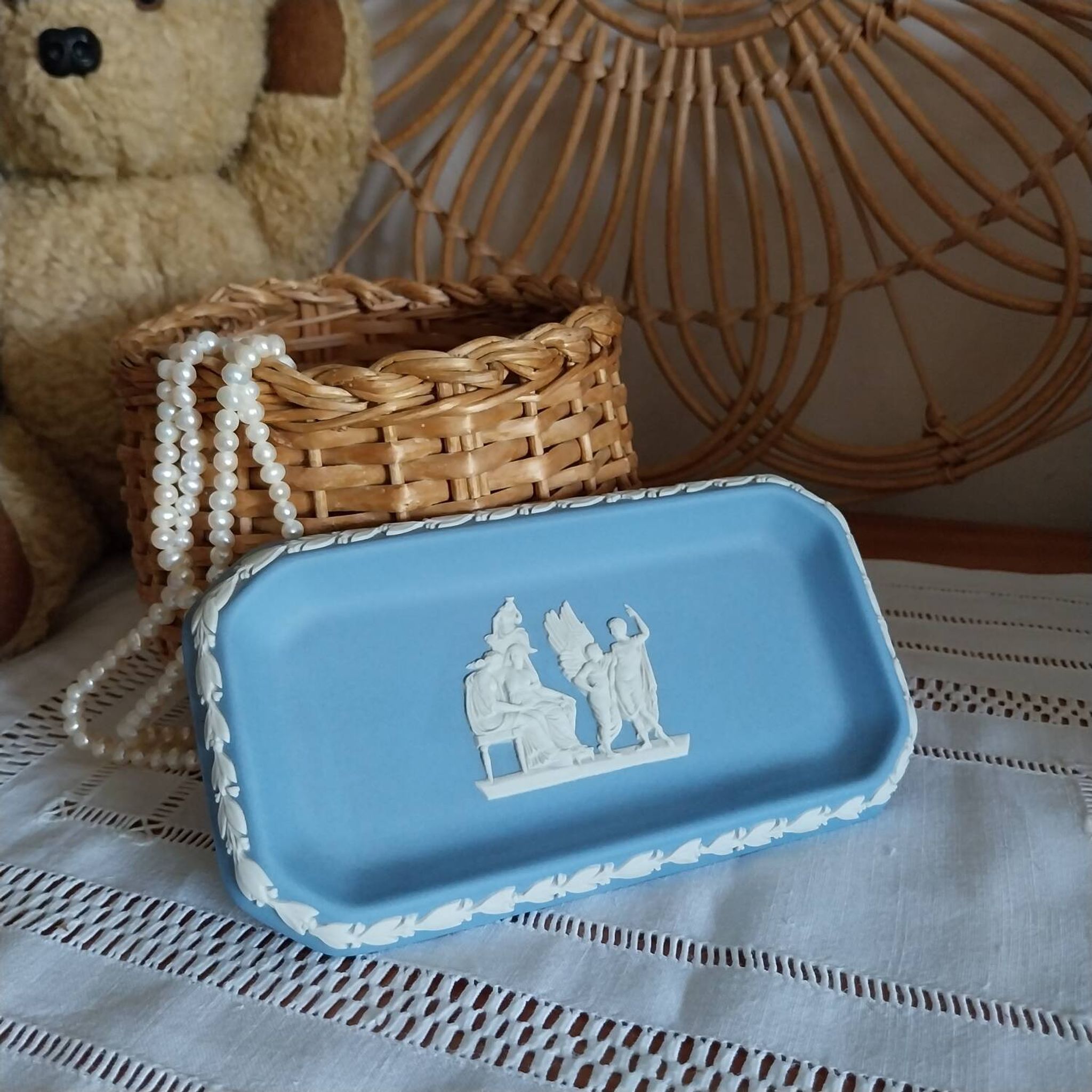 Ravier wedgwood jasperware