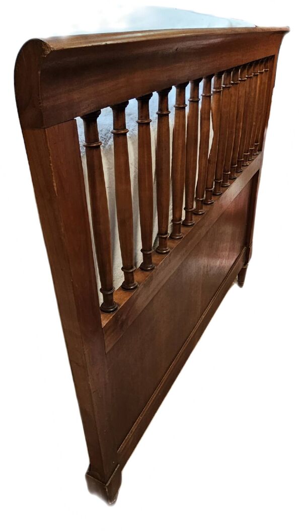 Tête de lit à barreaux en bois