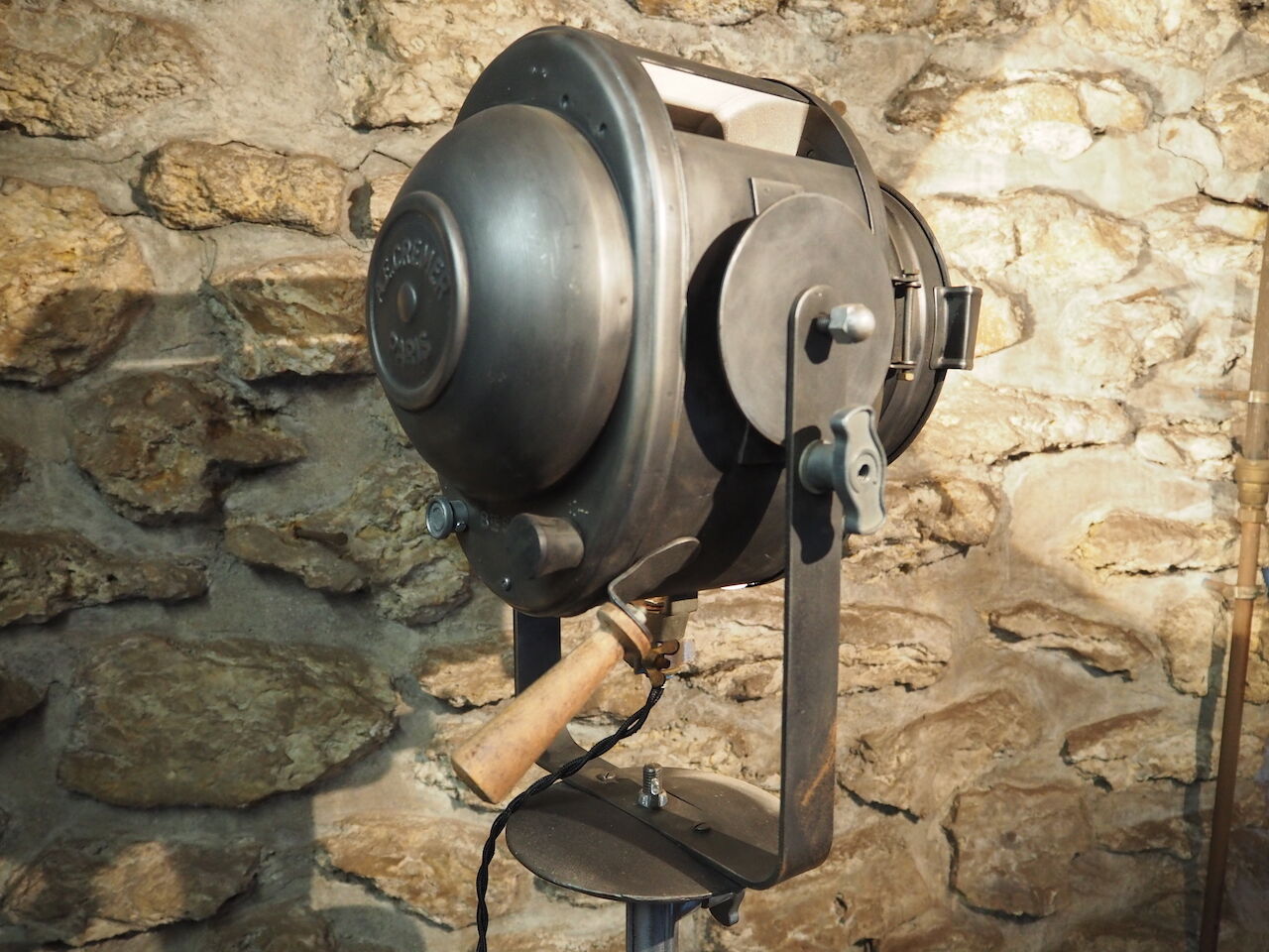 Projector Cremer Paris on tripod wheels 50 years