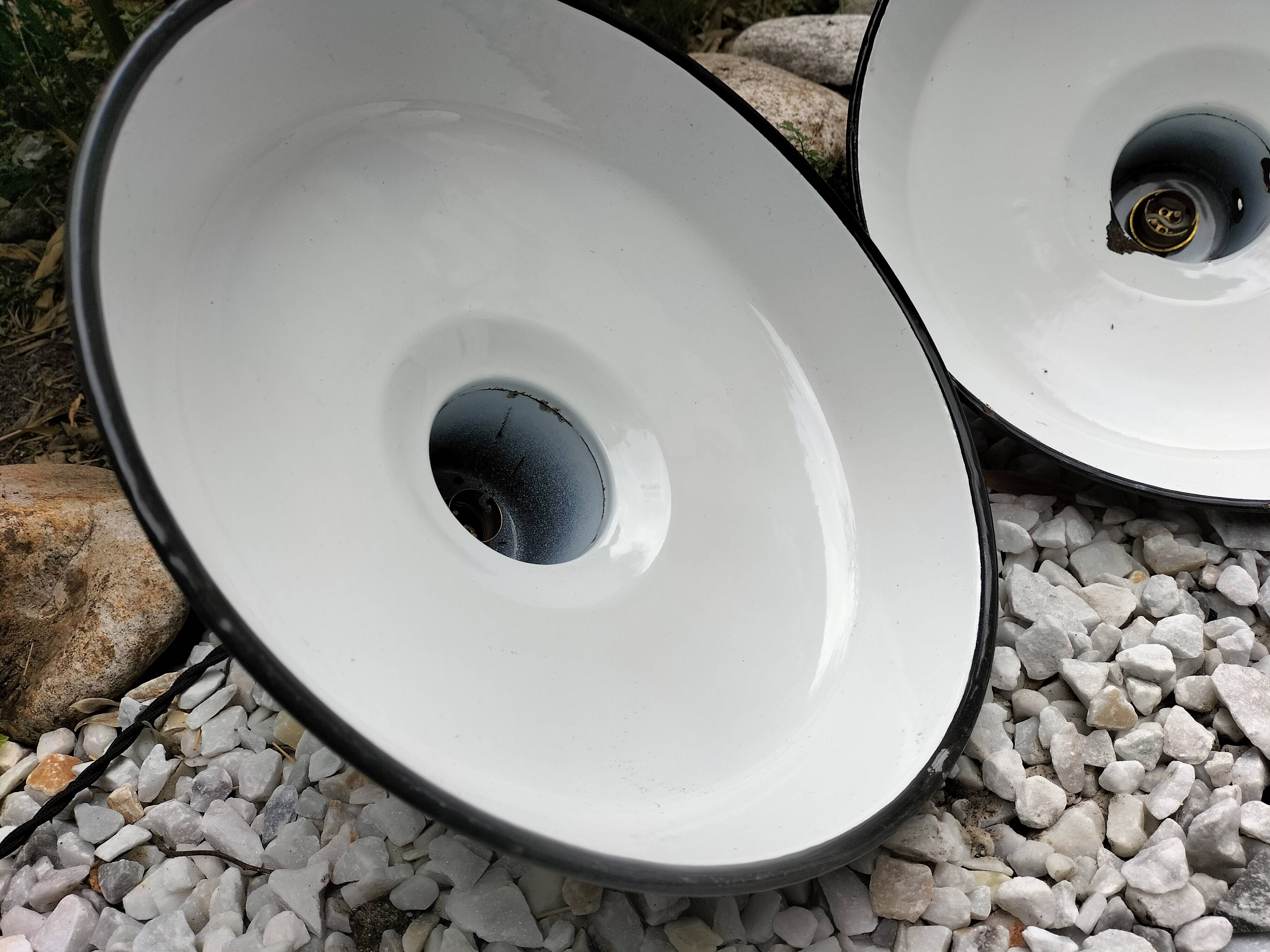 Enameled sheet metal lamps