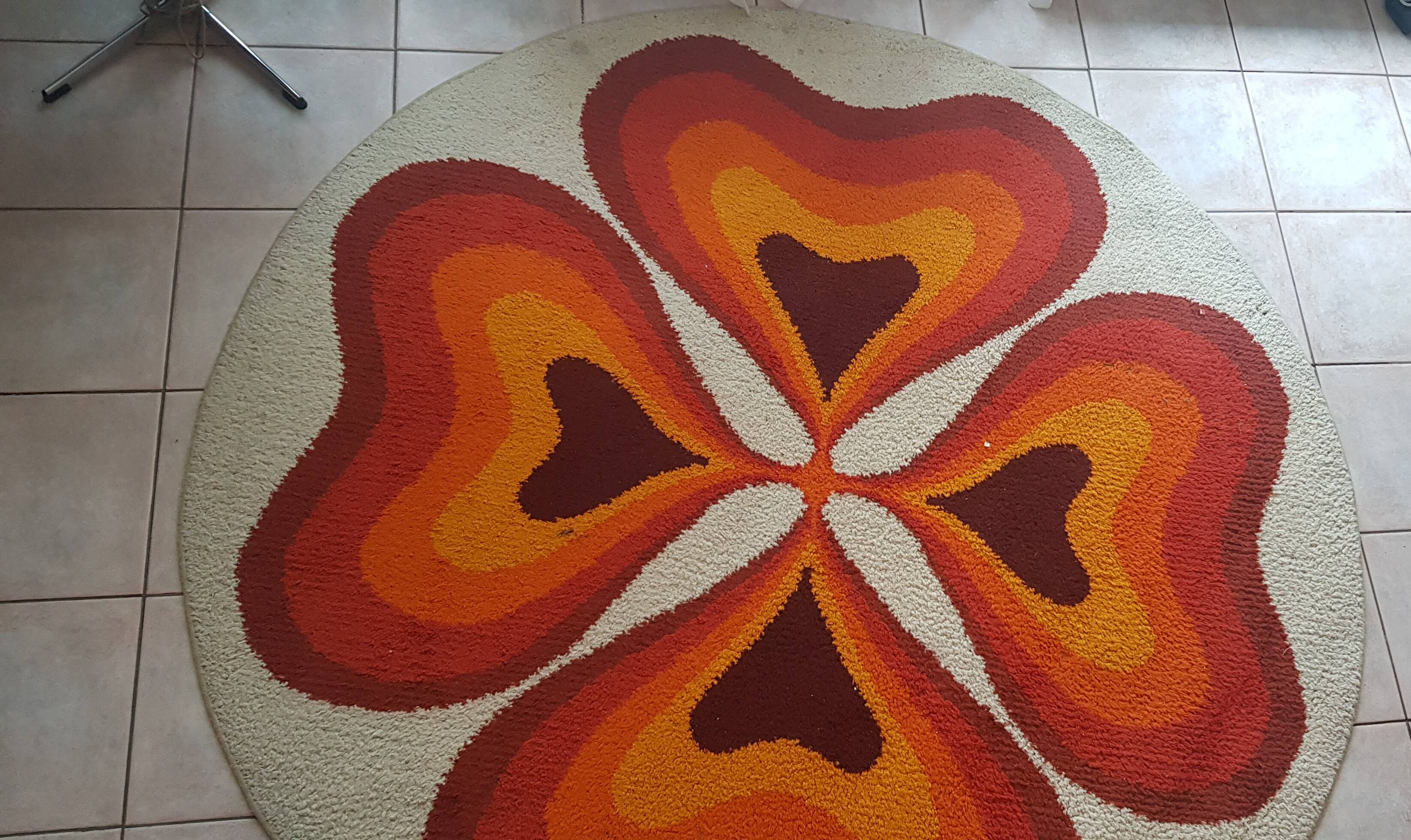 70s rug, Flower, in wool
