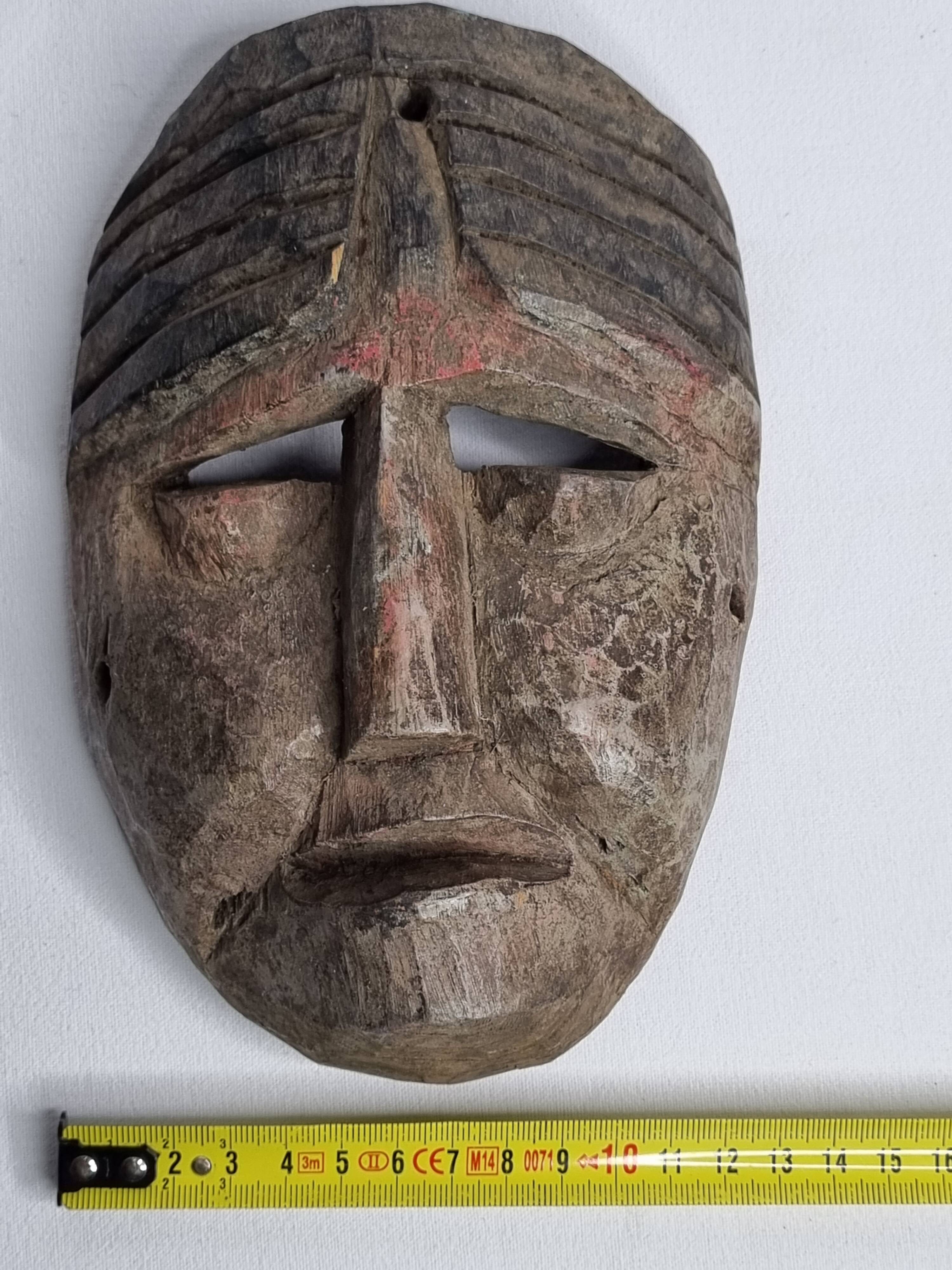 Antique ritual mask in carved wood, Himalayas, 20th century – 19 cm