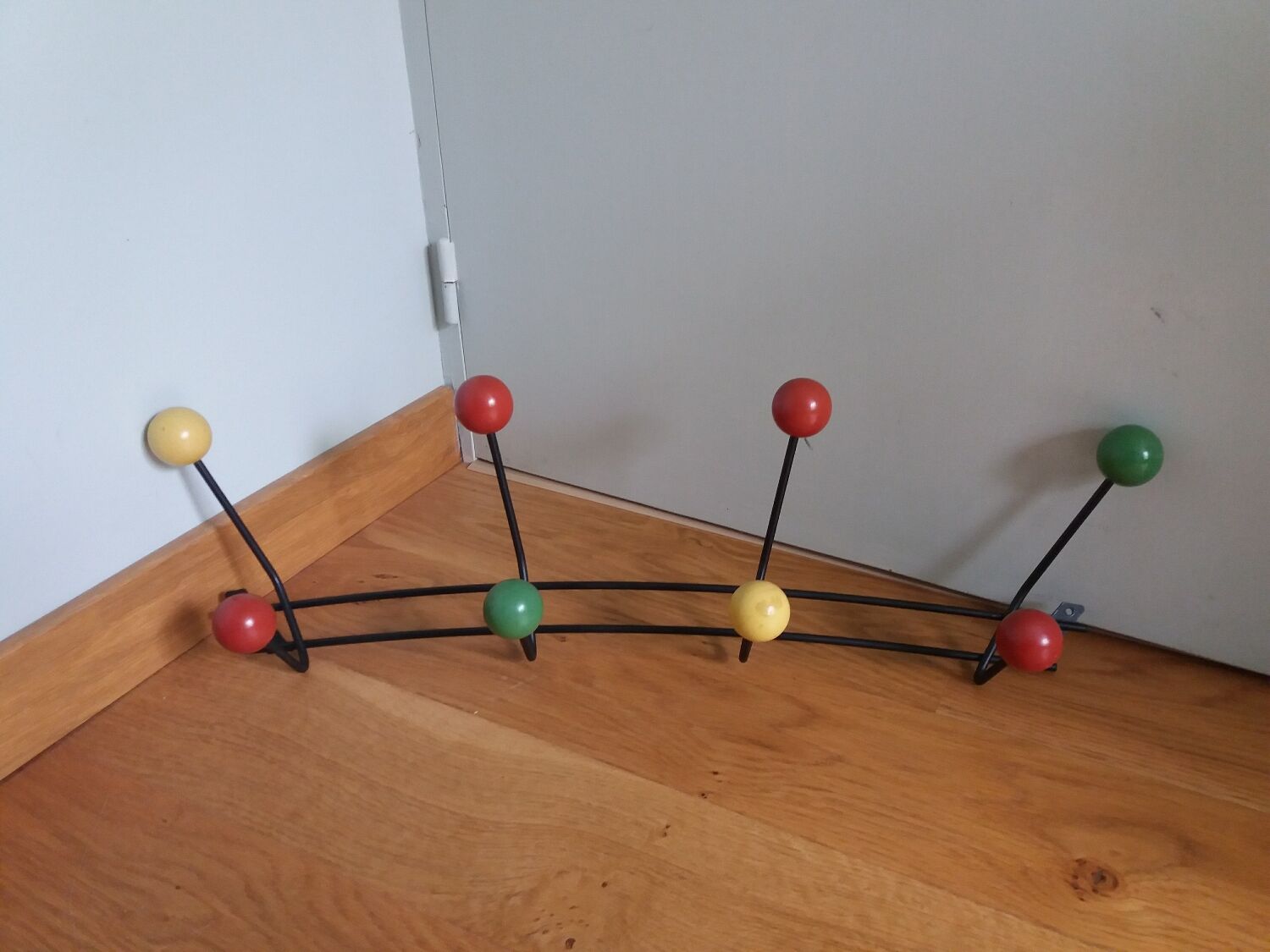 Ball coat rack